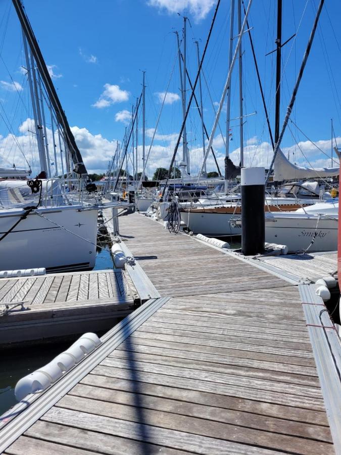 Kröslin 4 Sterne Dtv Floating House酒店 外观 照片